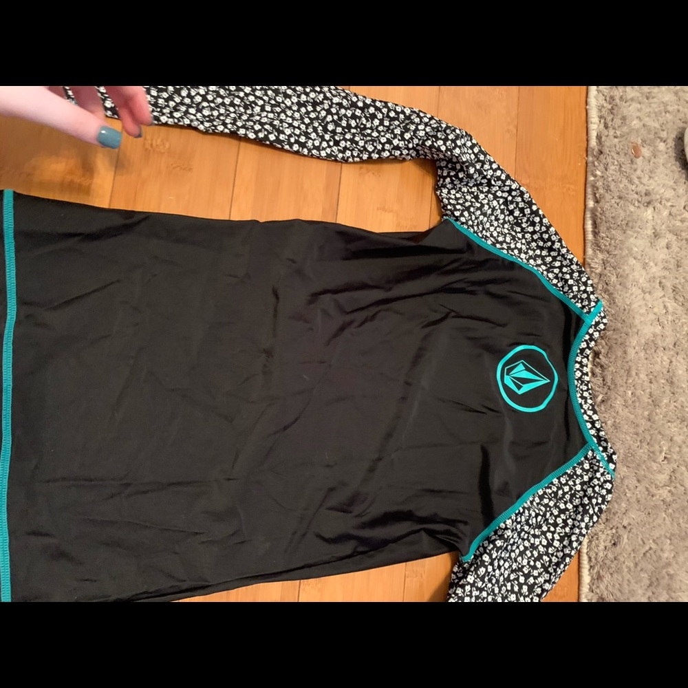 Volcom Rash Guard. - image 4